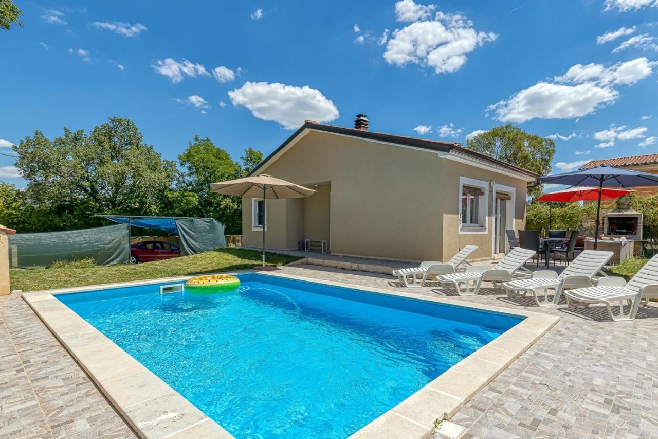 Holiday House Mir Kanfanar Kültér fotó