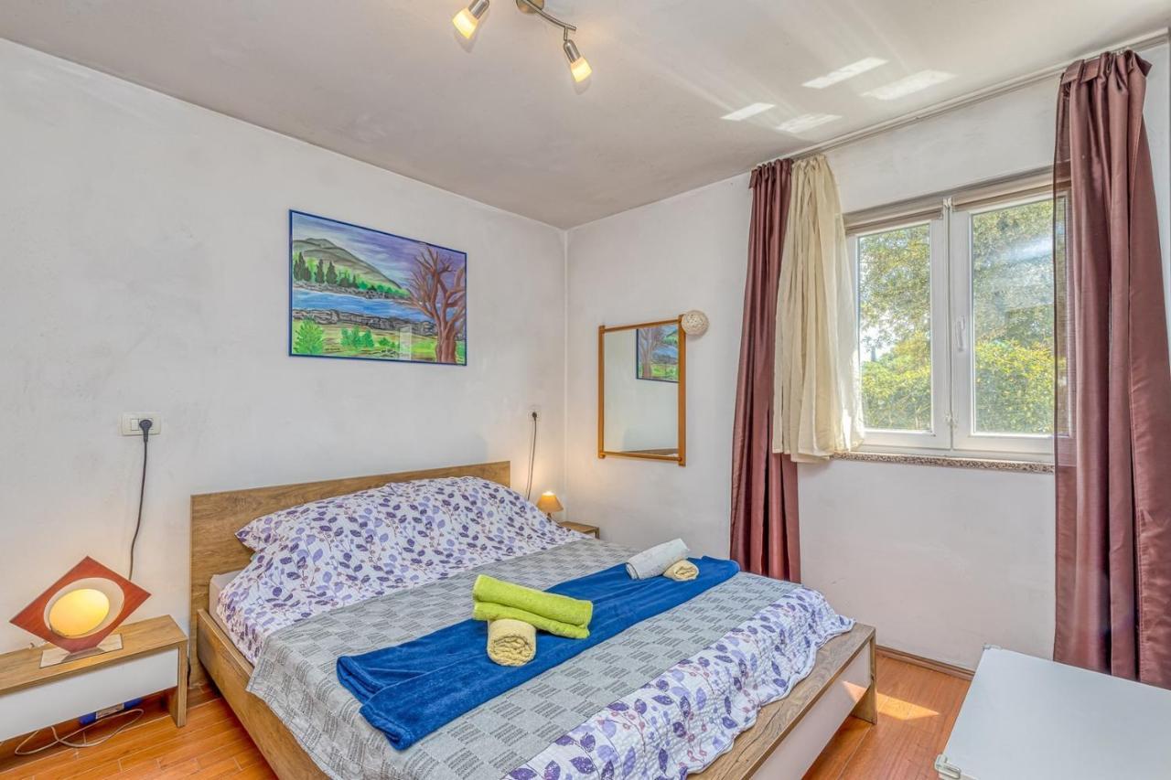 Holiday House Mir Kanfanar Kültér fotó