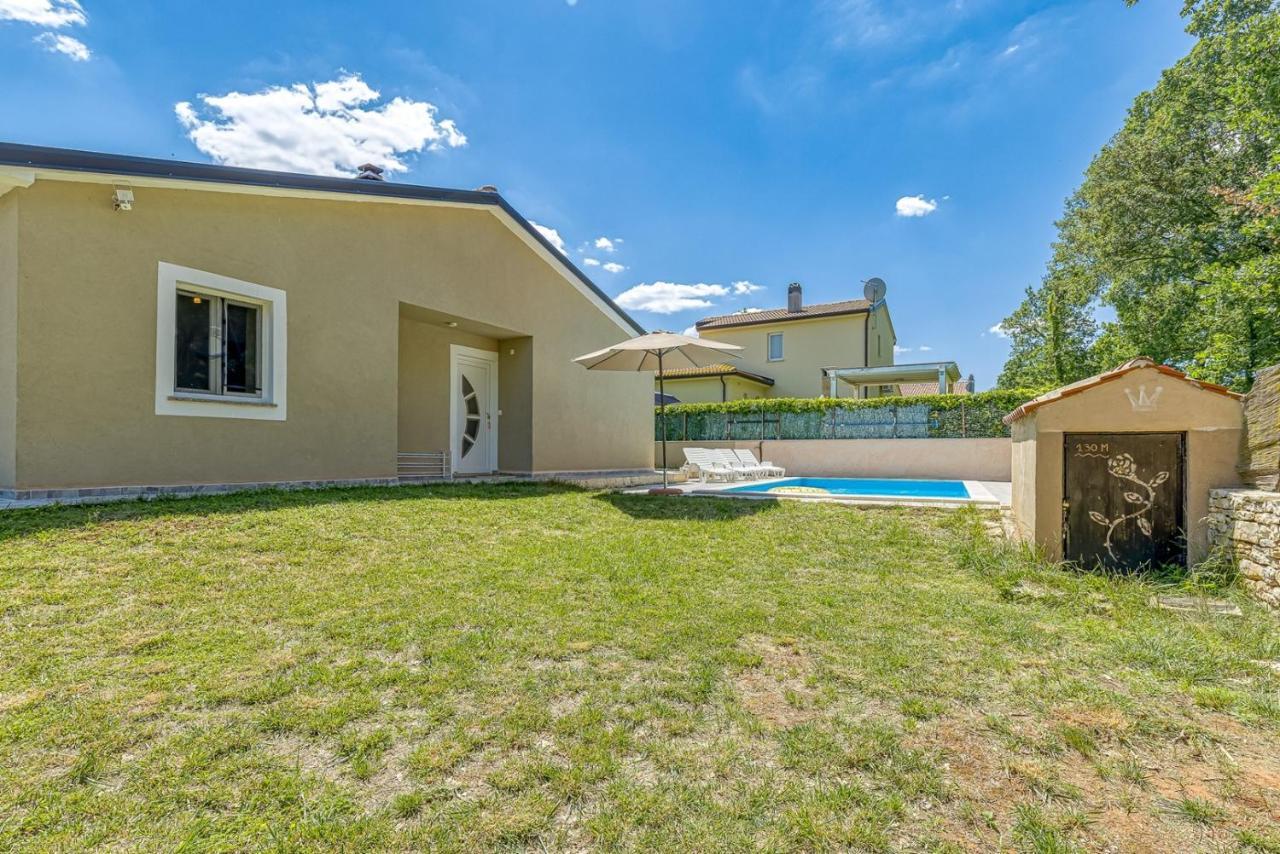 Holiday House Mir Kanfanar Kültér fotó