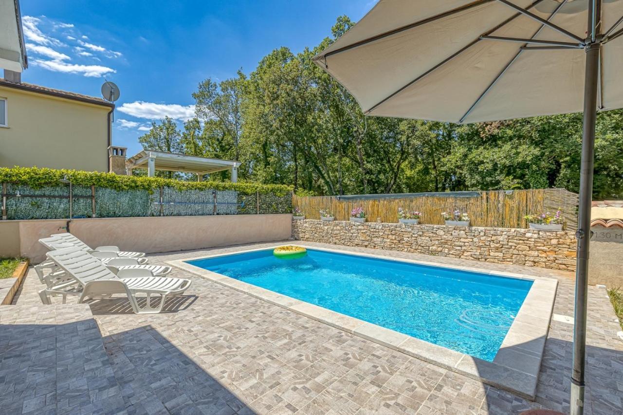 Holiday House Mir Kanfanar Kültér fotó
