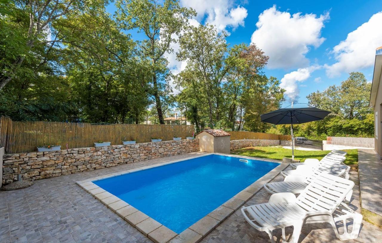 Holiday House Mir Kanfanar Kültér fotó